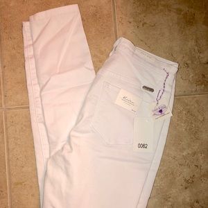 NWT Women’s White Highrise KanCan Jeans